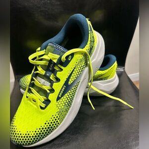 NEW Brooks Running Trail Sneakers